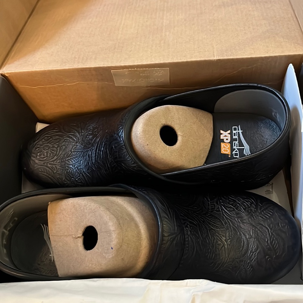 Dansko xp 2.0 clogs size 38
